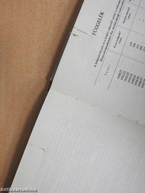 Az Agrártudományi Egyetem Emlékkönyve