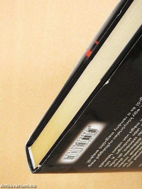 Farkas az asztalnál