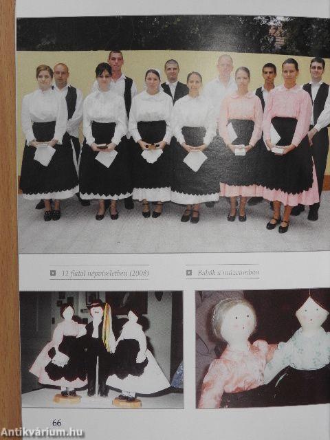 Az ócsai népviselet képeskönyve