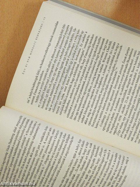 Zárt ajtók mögött