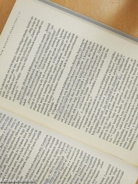 Zárt ajtók mögött