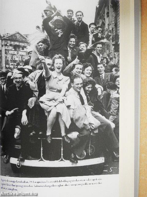 Zárt ajtók mögött