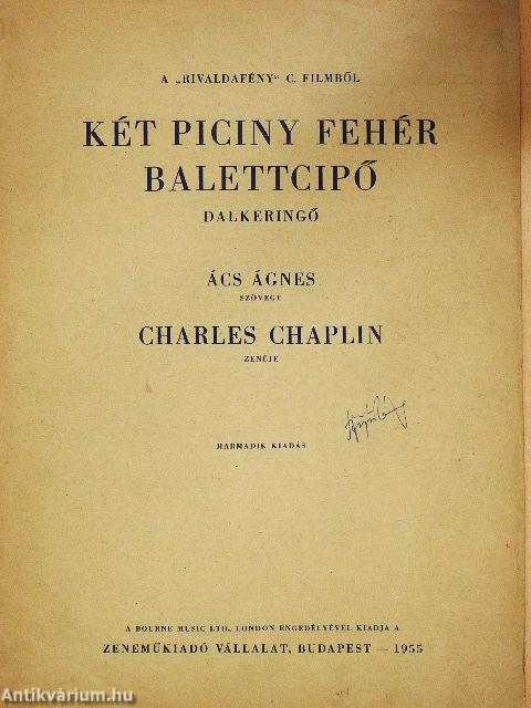 Két piciny fehér balettcipő