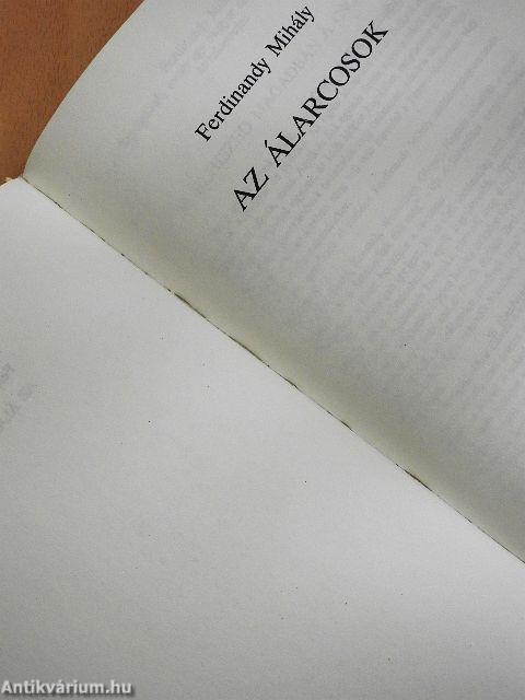 Az álarcosok