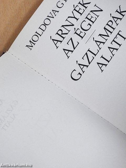 Árnyék az égen/Gázlámpák alatt