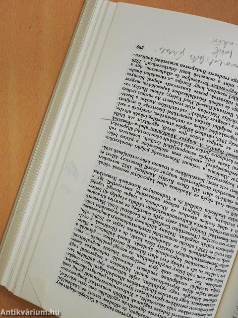 A Magyar Tudományos Akadémia másfél évszázada (dedikált példány)