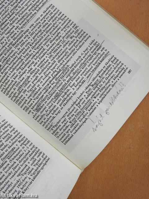 A Magyar Tudományos Akadémia másfél évszázada (dedikált példány)