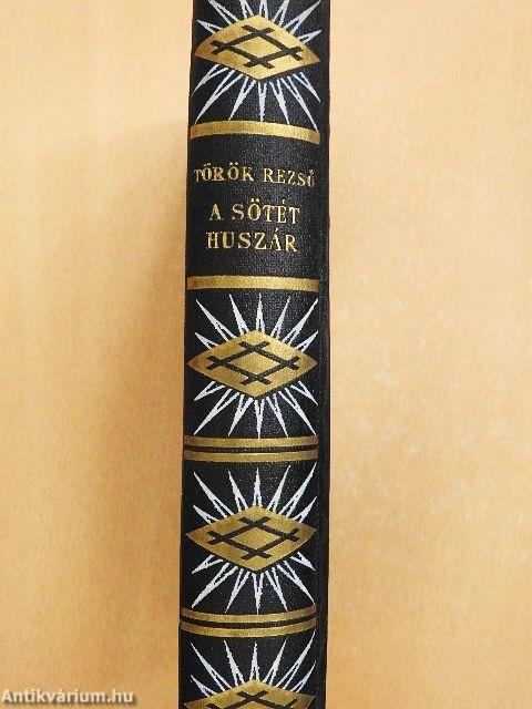 A sötét huszár és a többiek