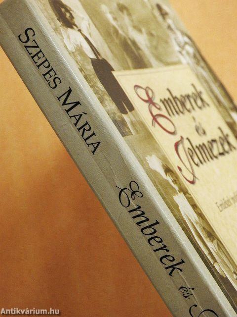 Emberek és jelmezek