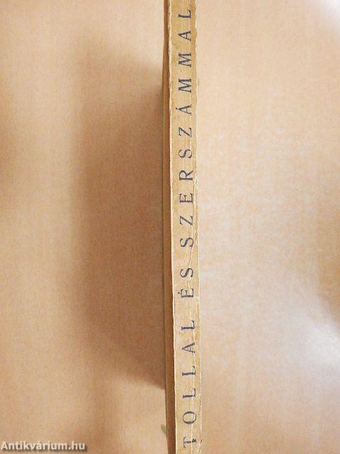 Tollal és szerszámmal