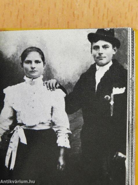 700 éves Alsózsolca (minikönyv)