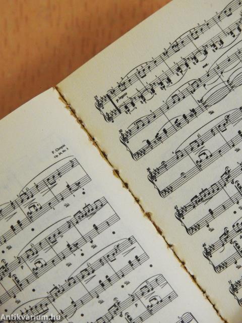 300 years of piano music (minikönyv)