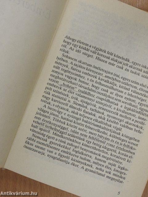 Emberek és jelmezek