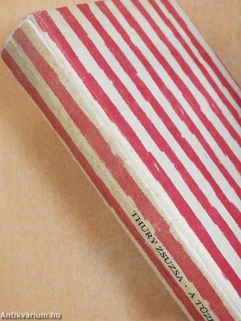 A tűzpiros üveggömb