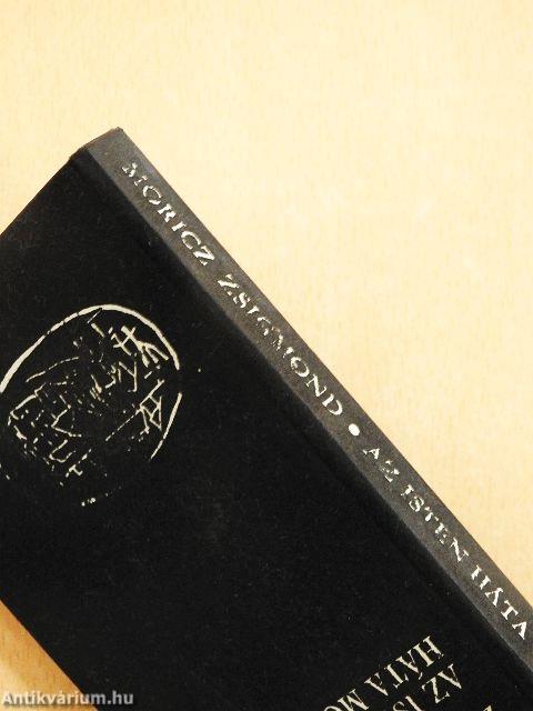 Az Isten háta mögött