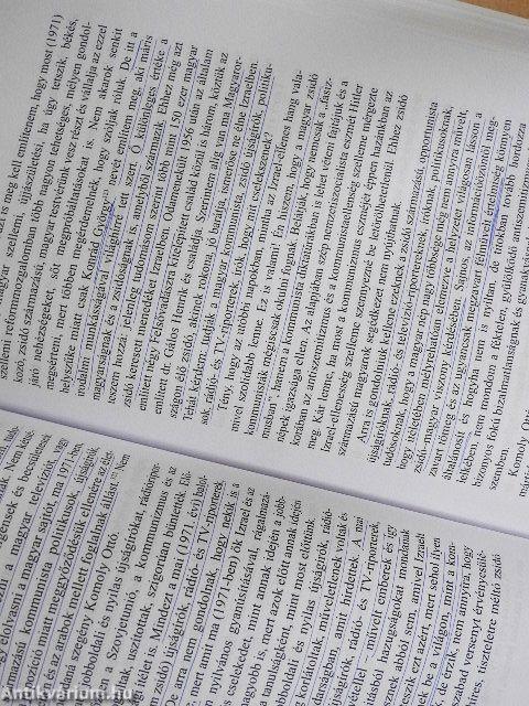 Arcképek két tragikus kor árnyékában