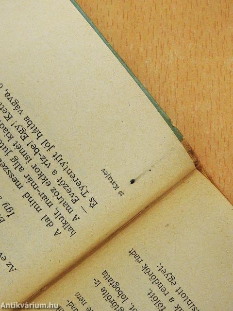 Távolban egy fehér vitorla