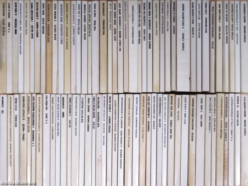 "80 kötet a Fekete Könyvek sorozatból (nem teljes sorozat)"