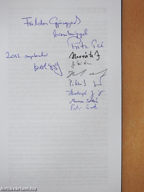 Emlékirat és történelem (többszörösen dedikált példány)