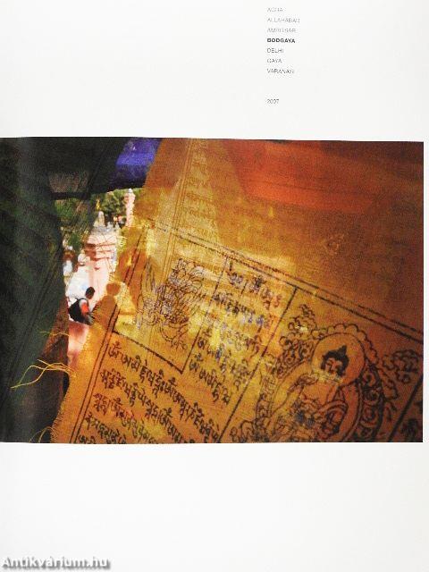 India rejtett mosolya