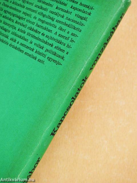 Kapcsolatok vonzásában (dedikált példány)