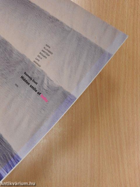 India rejtett mosolya