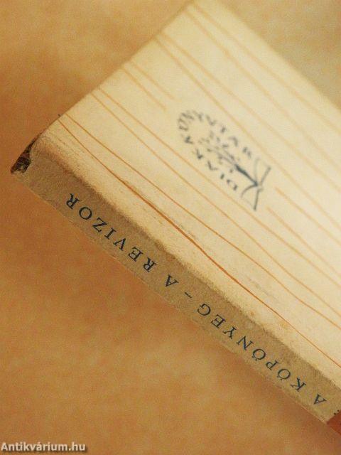 A köpönyeg/A revizor