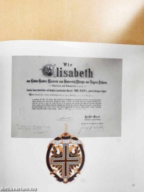 Titkok, Bálok, Utazások