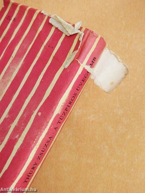 A tűzpiros üveggömb