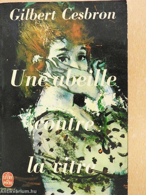 Une abeille contre la vitre