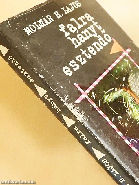 Falra hányt esztendő