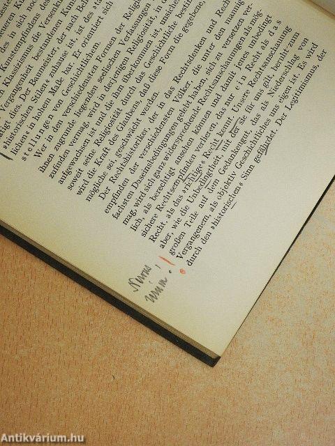 Über das Wesen des Geschichtlichen und die Gesellschaftlichen Gebilde