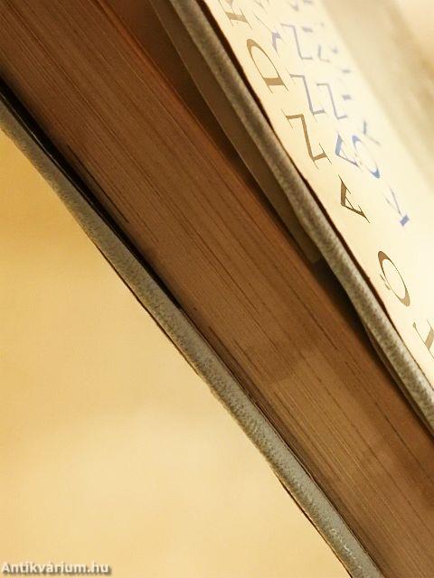 Anyám könnyű álmot ígér