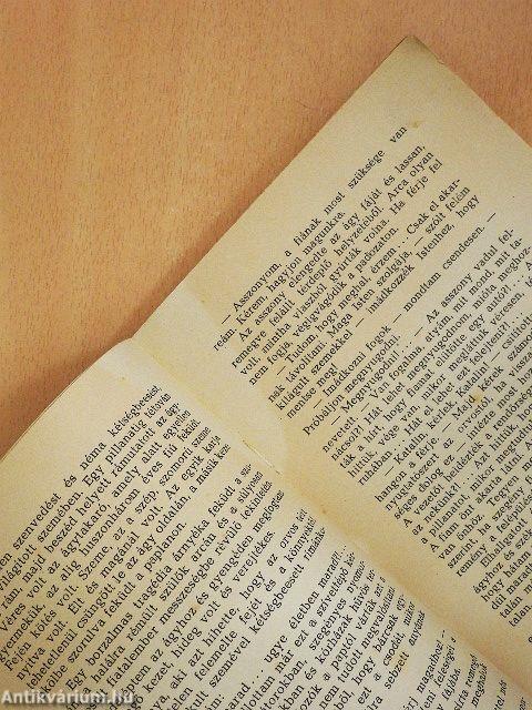 "...és újra felgördül a függöny..."