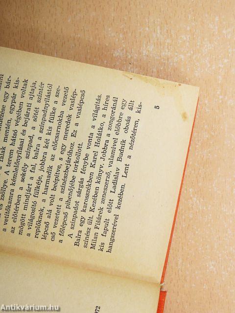 Holttest a függöny mögött