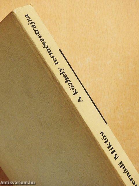 A közhely természetrajza