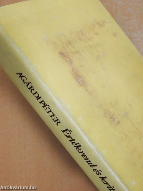 Értékrend és kritika