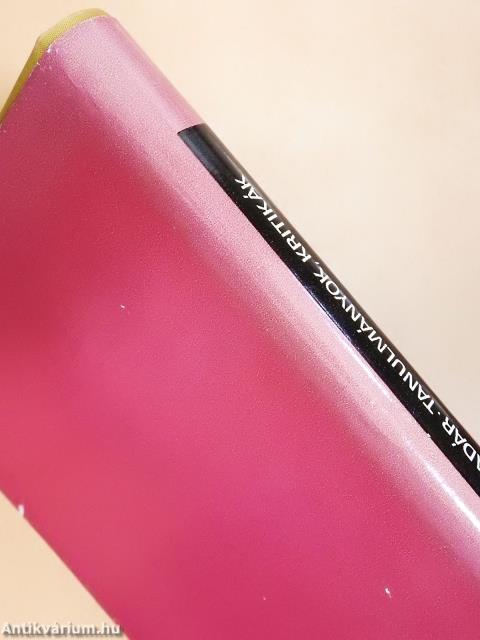 Tanulmányok, kritikák