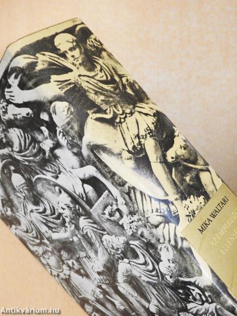 Az emberiség ellenségei