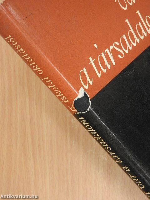 Mit vár a társadalom az iskolai oktatástól