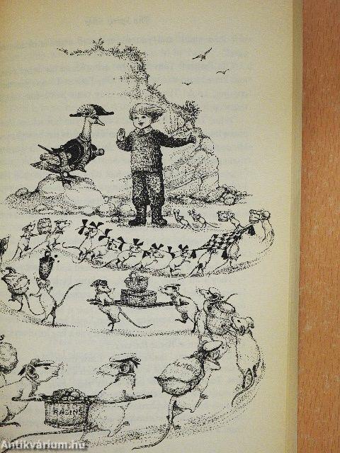 Round the Christmas Tree