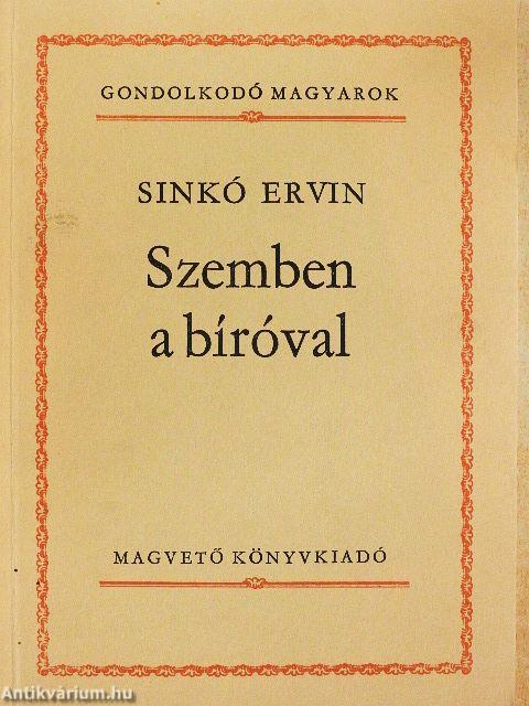 Szemben a bíróval