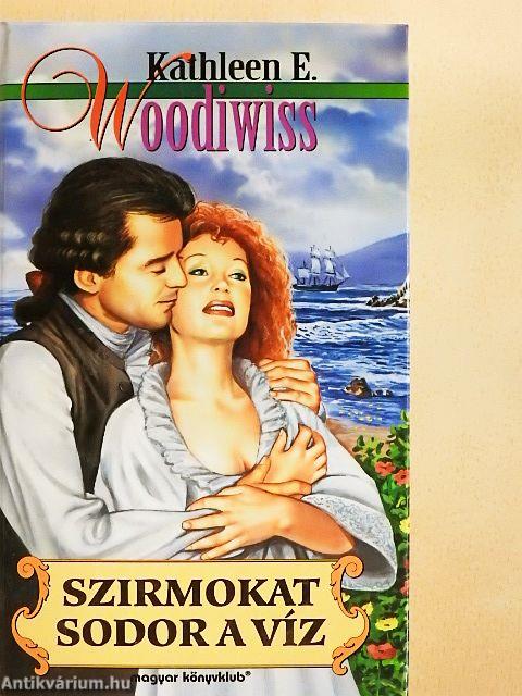 Szirmokat sodor a víz