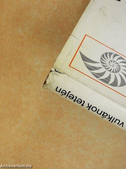 Vulkánok tövében, vulkánok tetején