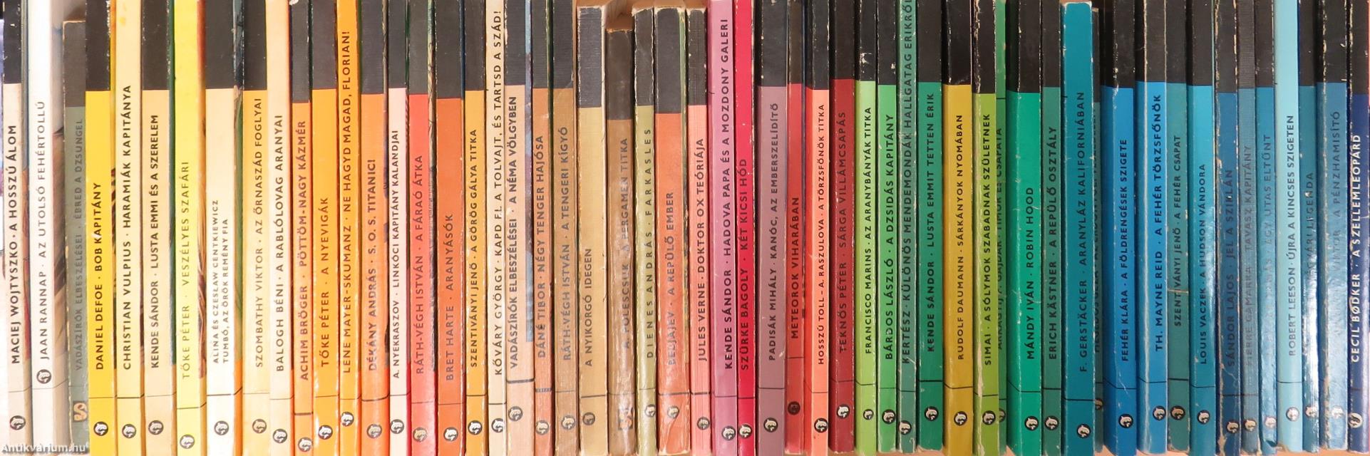 "55 kötet a Delfin könyvek sorozatból (nem teljes sorozat)"