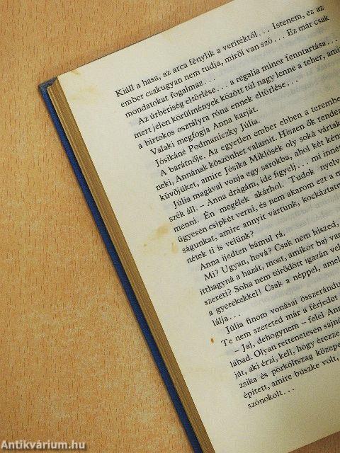 Három dáma rámában