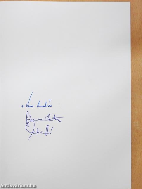 Hit által (többszörösen aláírt példány)