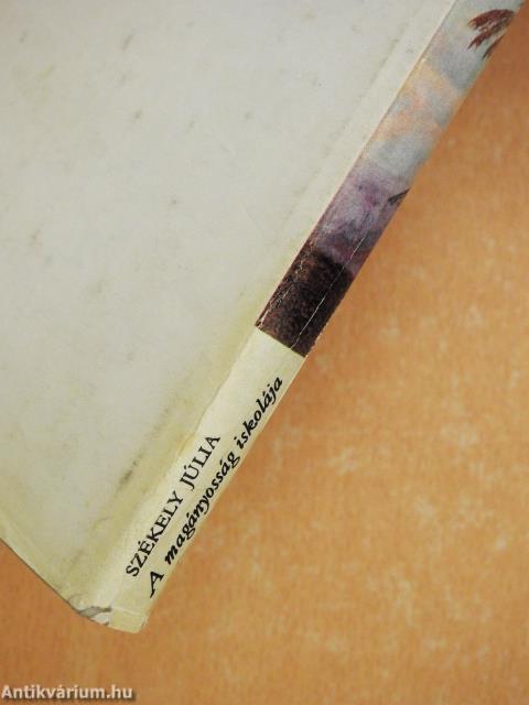 A magányosság iskolája (dedikált példány)