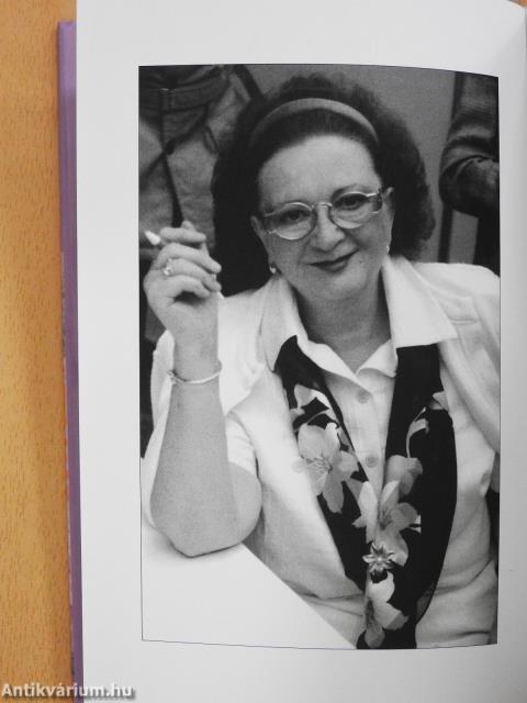 4447/Tartozik és követel (dedikált példány)