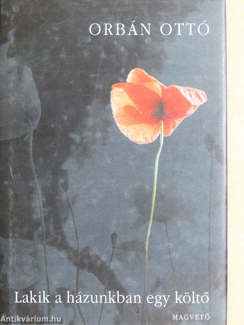 Lakik a házunkban egy költő